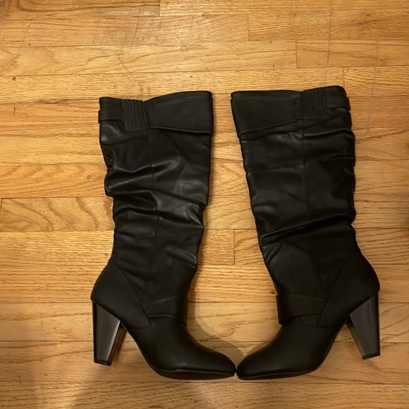 RAMPAGE Women’s wide calf heeled boots NWOT - Picture 4 of 7